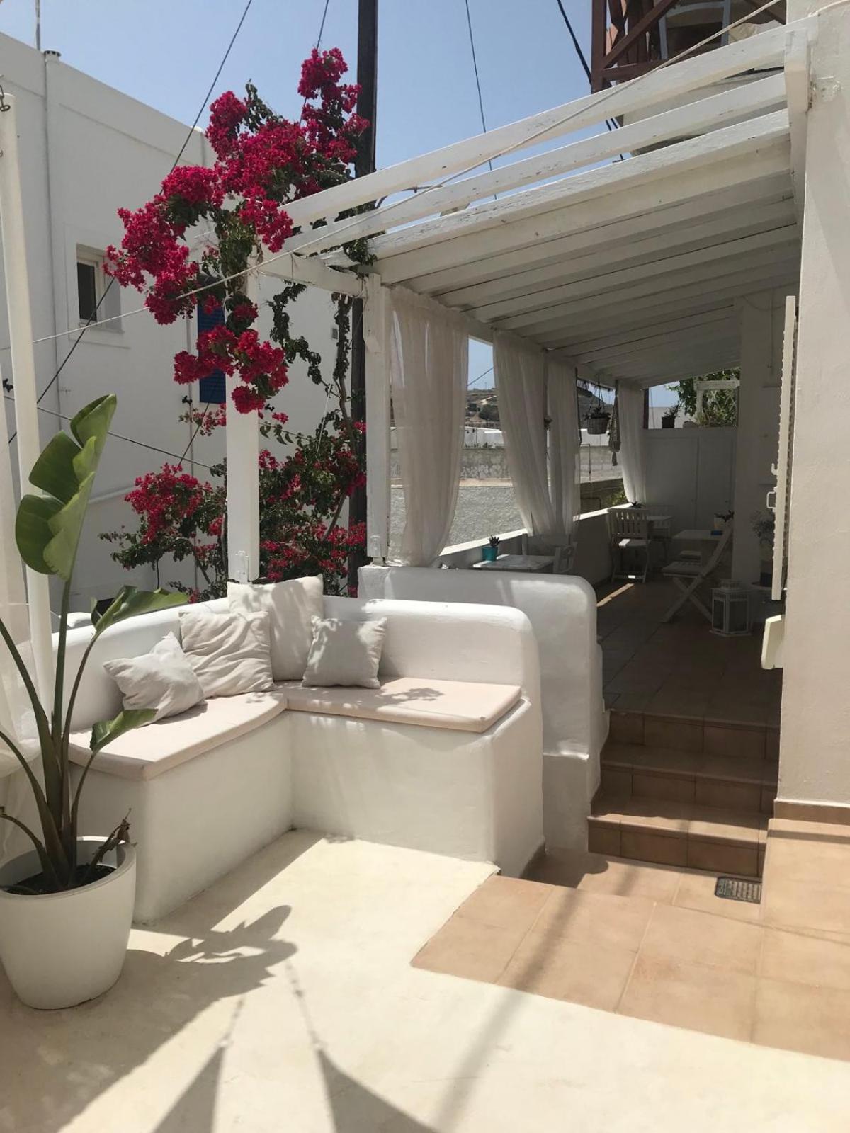 Morpheus Rooms Kini Exterior photo